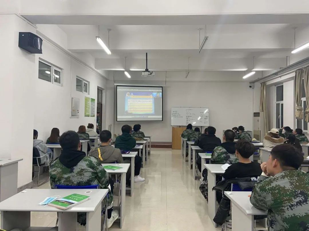 组织学生线上学习系列安全教育讲座